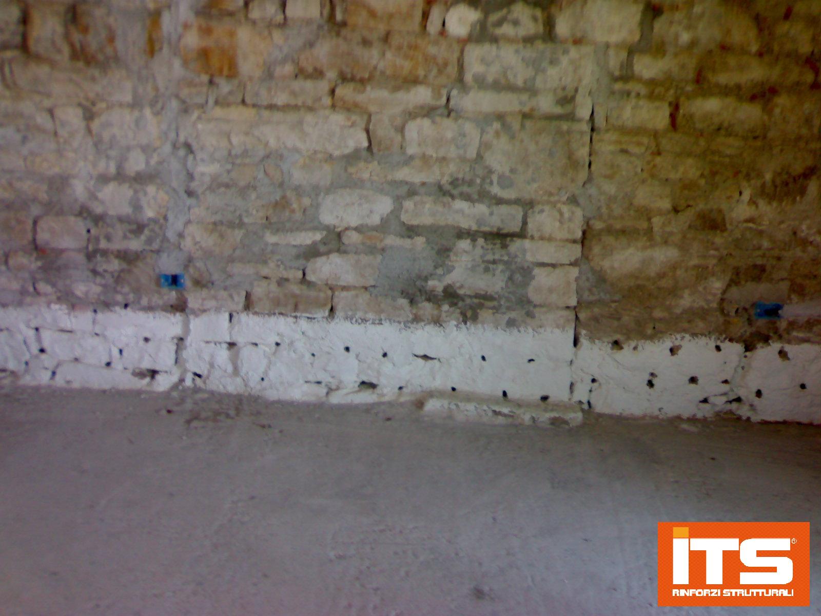 Deumidificazione con barriera chimica — Montecatini — fotografia di cantiere 7